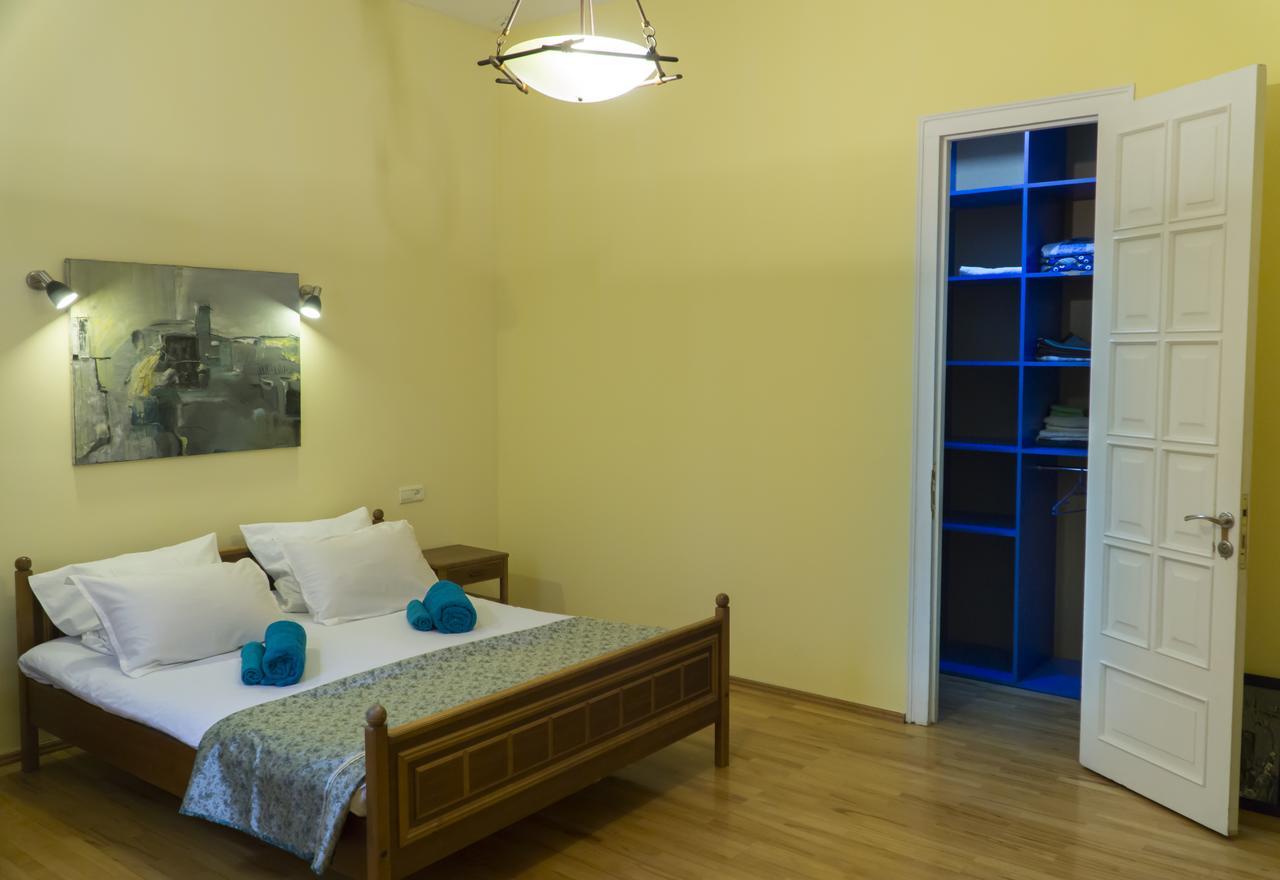 4Bd Appartaments With Cozy Garden Tbilisi Ngoại thất bức ảnh