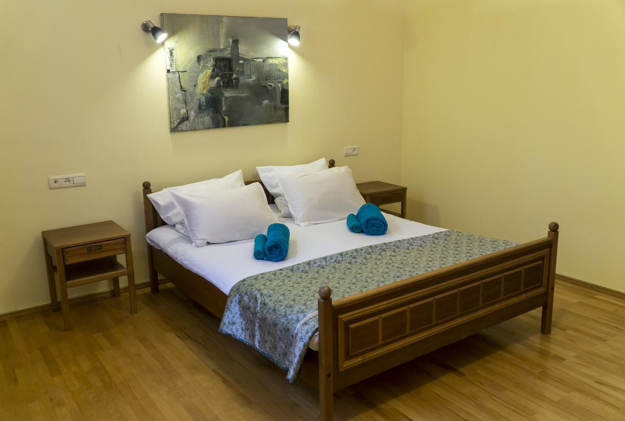 4Bd Appartaments With Cozy Garden Tbilisi Ngoại thất bức ảnh