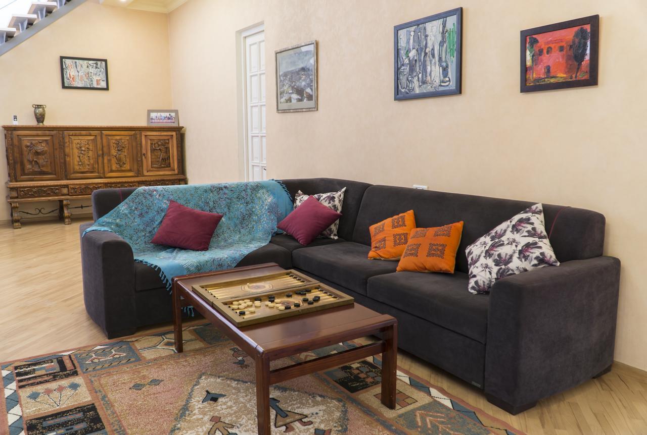 4Bd Appartaments With Cozy Garden Tbilisi Ngoại thất bức ảnh