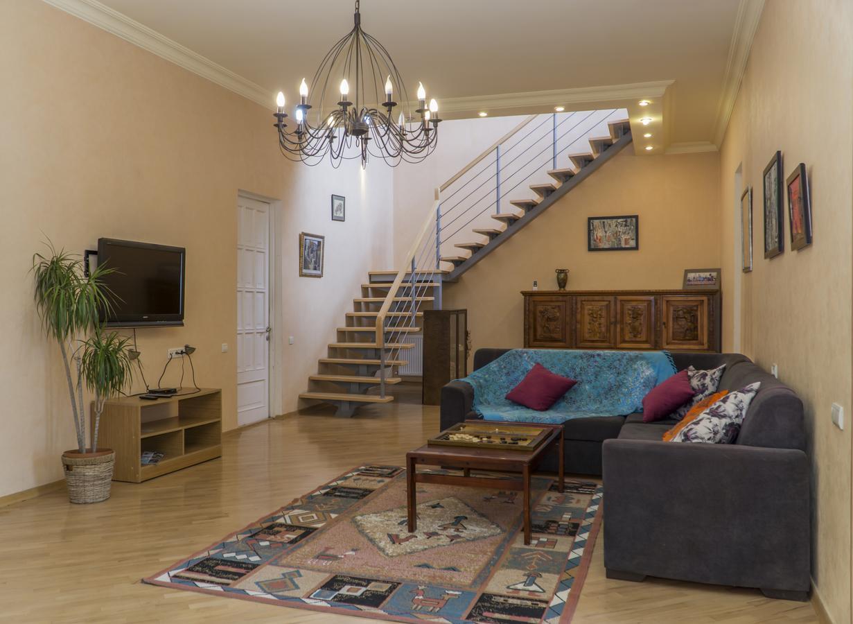 4Bd Appartaments With Cozy Garden Tbilisi Ngoại thất bức ảnh