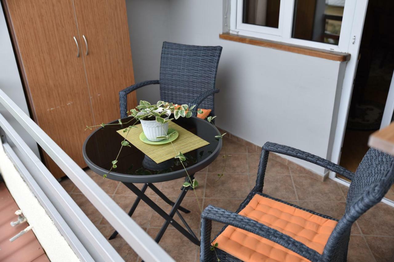 4Bd Appartaments With Cozy Garden Tbilisi Ngoại thất bức ảnh
